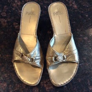 Linea Paola Gold Wedge Good Condition